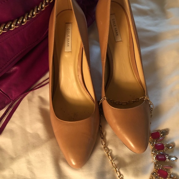 EUC nude heels - Picture 1 of 2